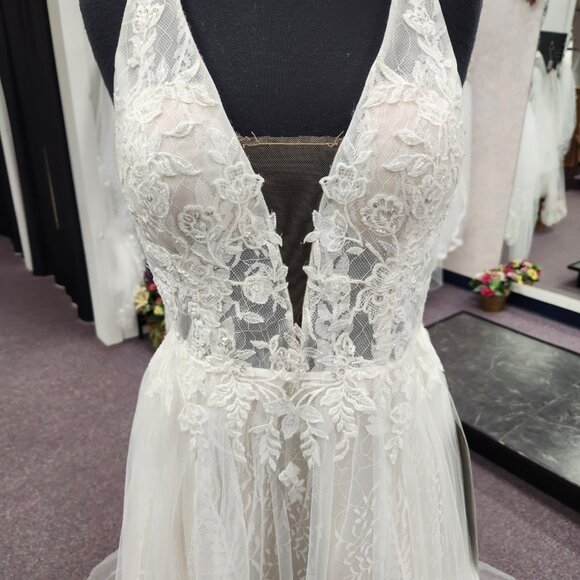 Private Label Shivani Size 8 Ivory/Stone Halter Neck Bridal Gown/Wedding Dress - Picture 2 of 9